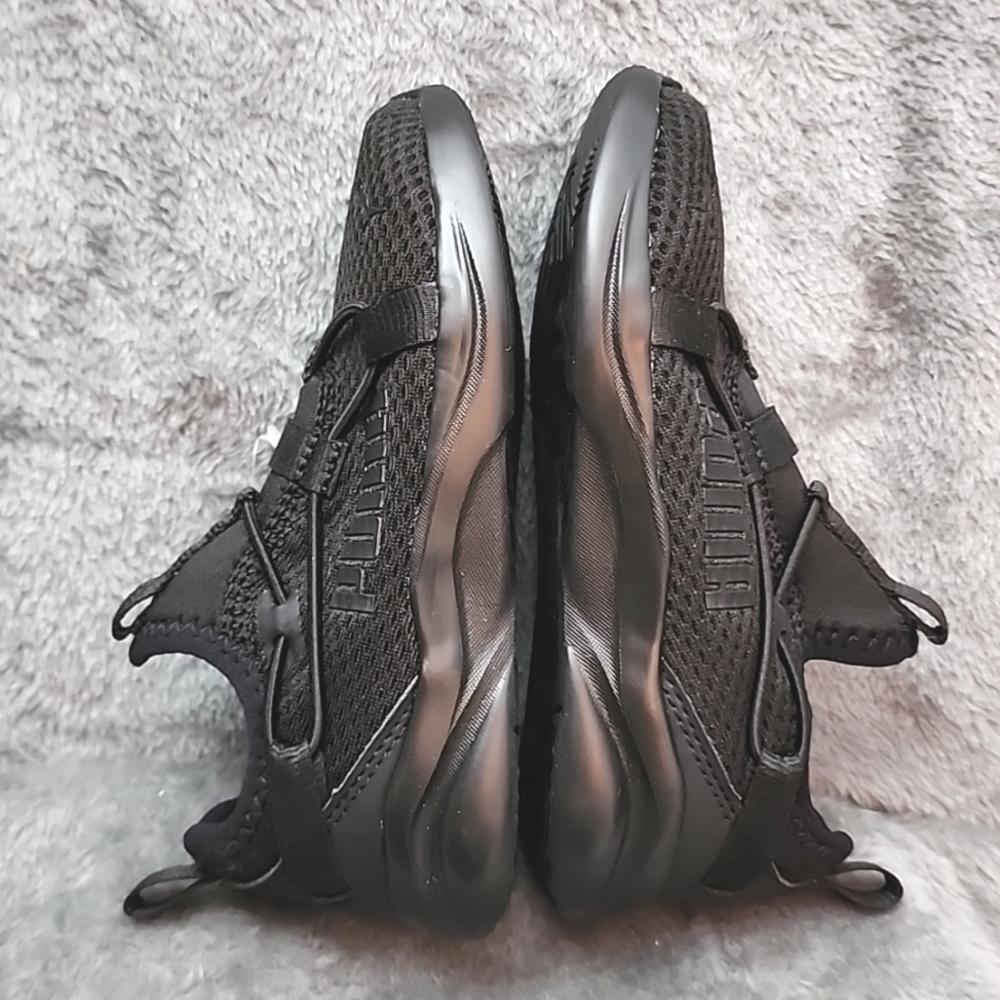 Boys Puma slip on sneakers in black.Size 10. New no tags.